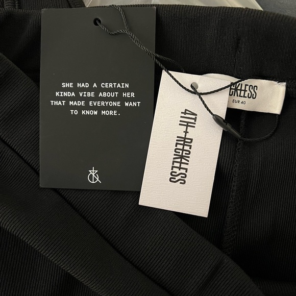 Matching set top is XL bottoms Large runs small - Picture 5 of 9